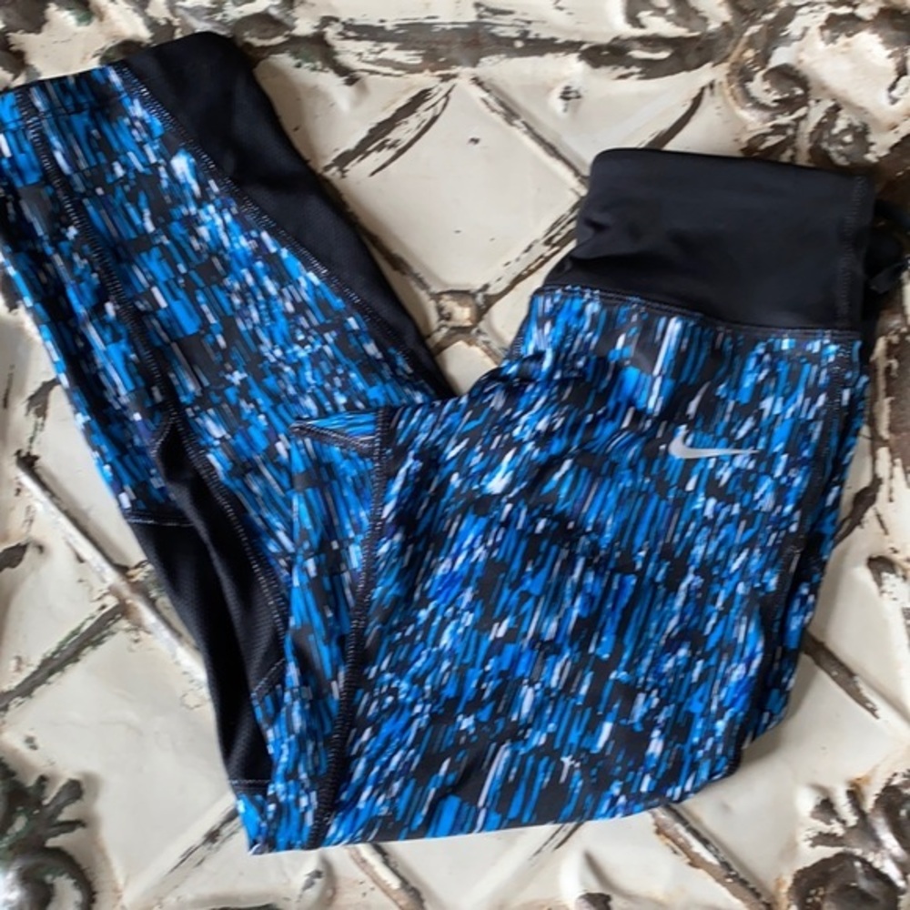 Nike dry fit Capri leggings size XS